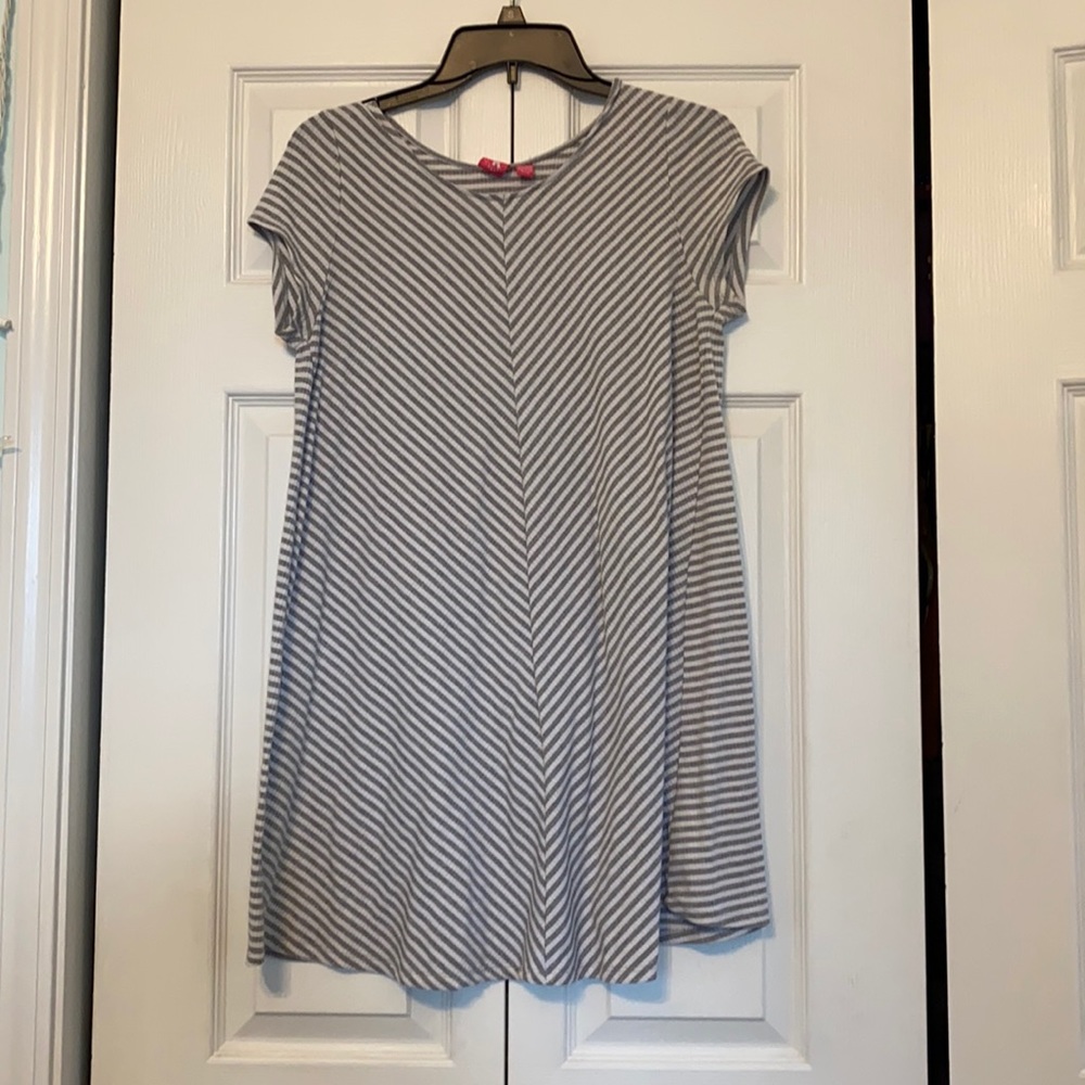 White and Gray Short Sleeve Short Dress